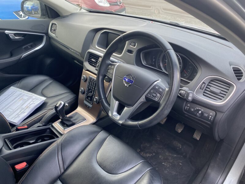 2015 Volvo V40 D3 [4 Cyl 150] Cross Country SE Nav 5dr HATCHBACK Diesel Manual