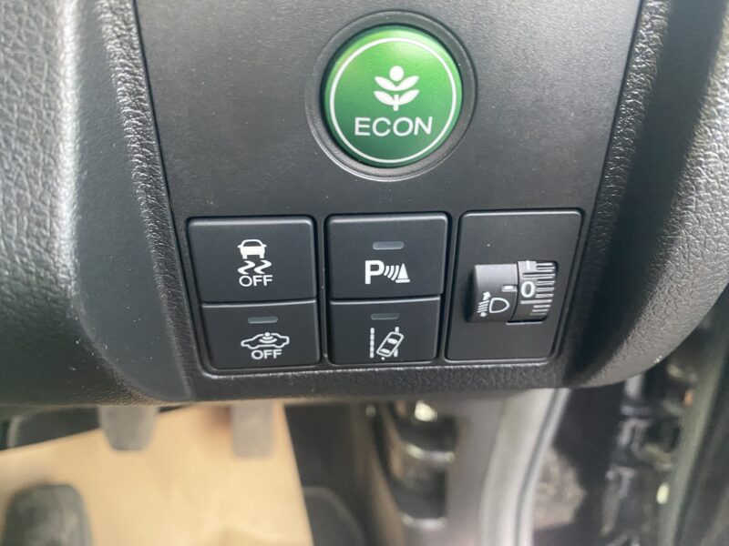 2016 Honda HR-V 1.5 i-VTEC SE 5dr HATCHBACK Petrol Manual ONE LADY OWNER ONLY 29K EIGHT HONDA SERVICE STAMPS