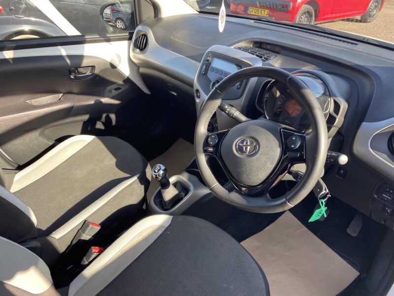 2016 Toyota Aygo 1.0 VVT-i X-Play 5dr HATCHBACK Petrol Manual