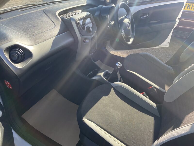 2016 Toyota Aygo 1.0 VVT-i X-Play 5dr HATCHBACK Petrol Manual