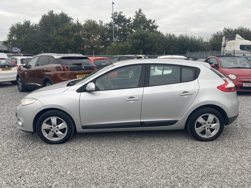 2011 Renault Megane 1.5 dCi 110 Dynamique TomTom 5dr
