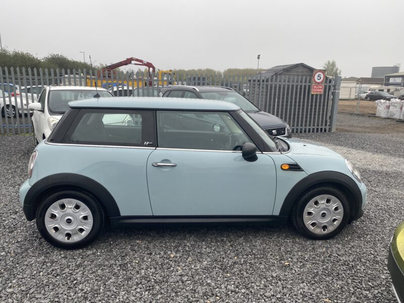 2013 MINI Hatch 1.6 First 3dr HATCHBACK Petrol Manual